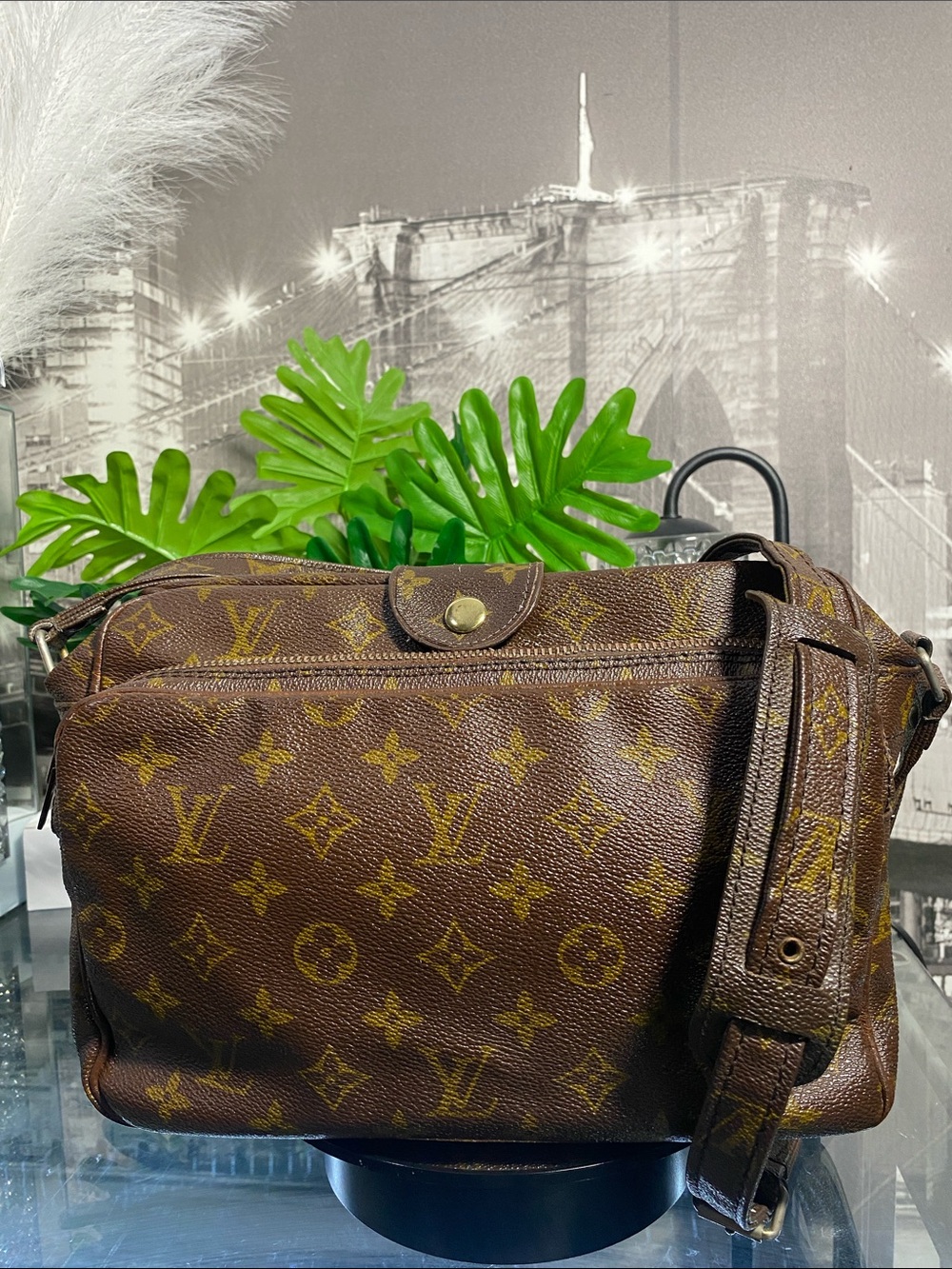 Authentic Louis Vuitton Vintage Monogram Nile Messenger Crossbody Bag